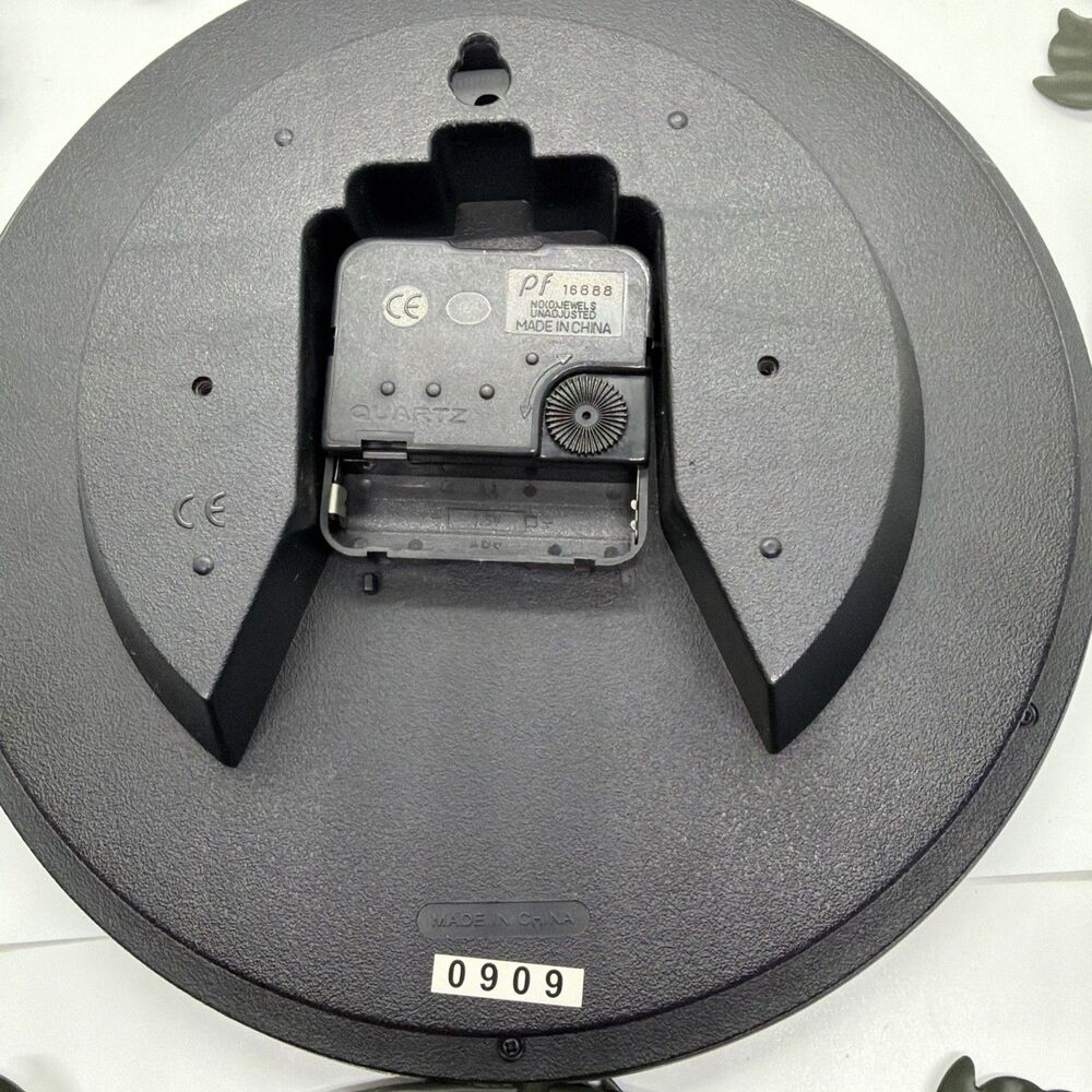 Metal Chaney Wall Clock, Ivy Design, Battery Operated, Good Condition, 13"Diam - Picture 5 of 5